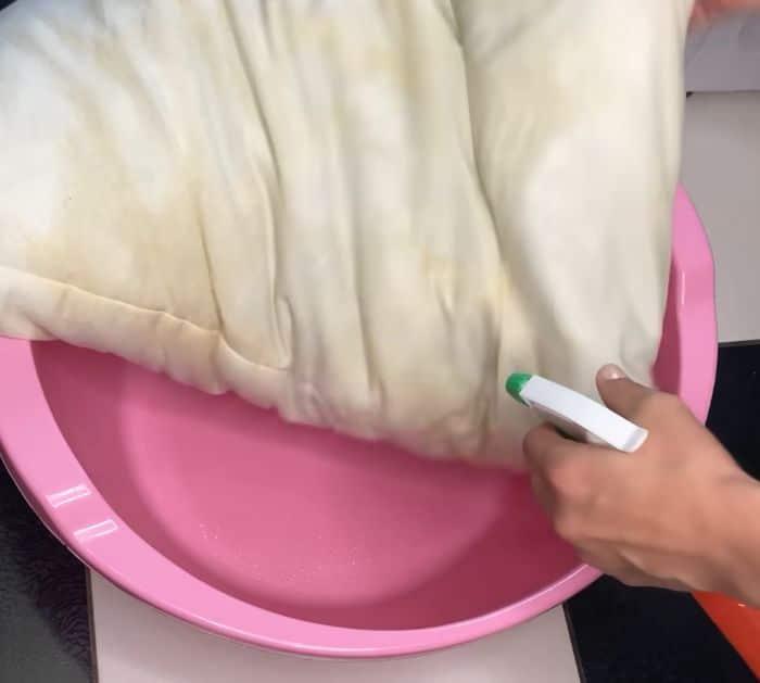 Easy Guide on How to Wash Pillows In A Washing Machine