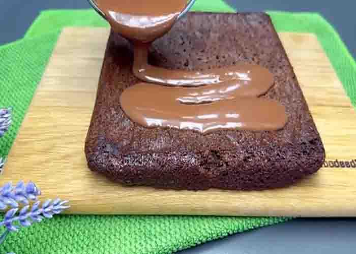 Adding the glaze over the chocolate brownie