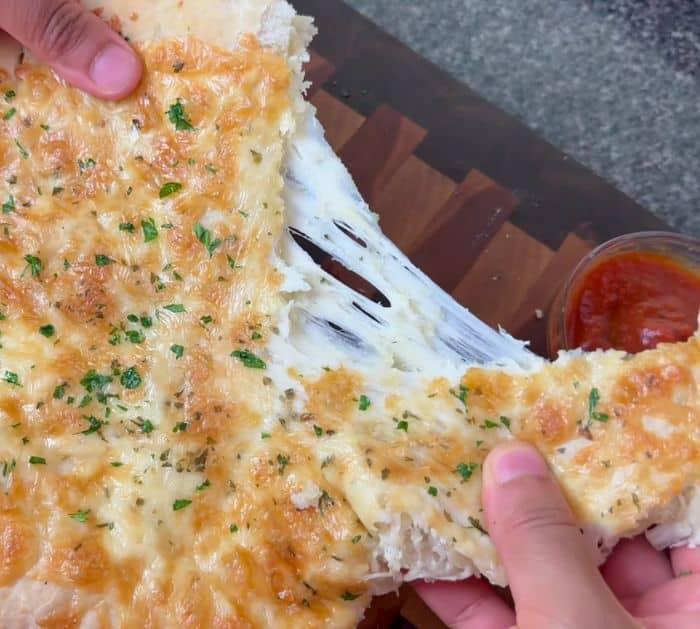Easy to Make Pull-Apart Garlic Cheese Bread