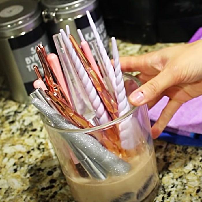 How To Clean Makeup Brushes Naturally - Use Vinegar To Clean Makeup Brushes - Clean Makeup Brushes