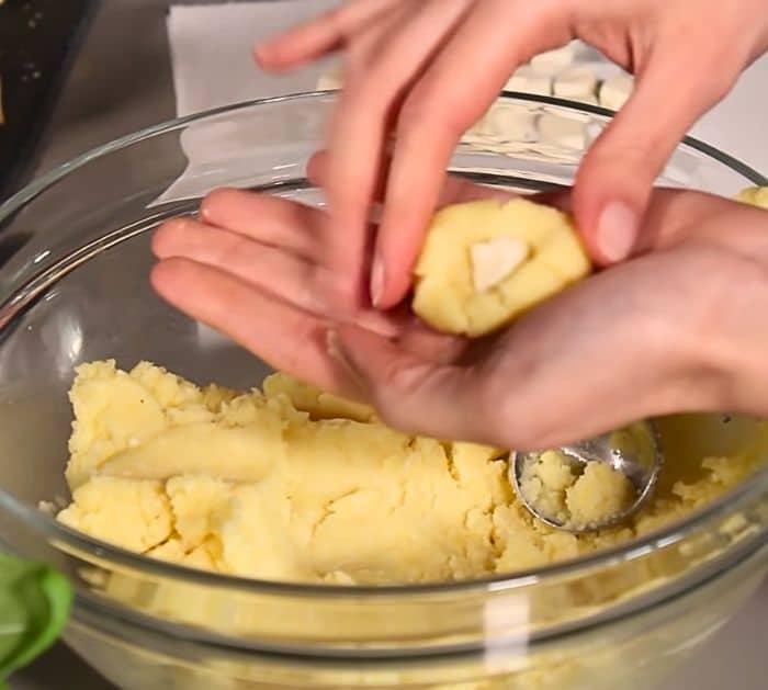 Crispy Potato Cheese Balls Recipe