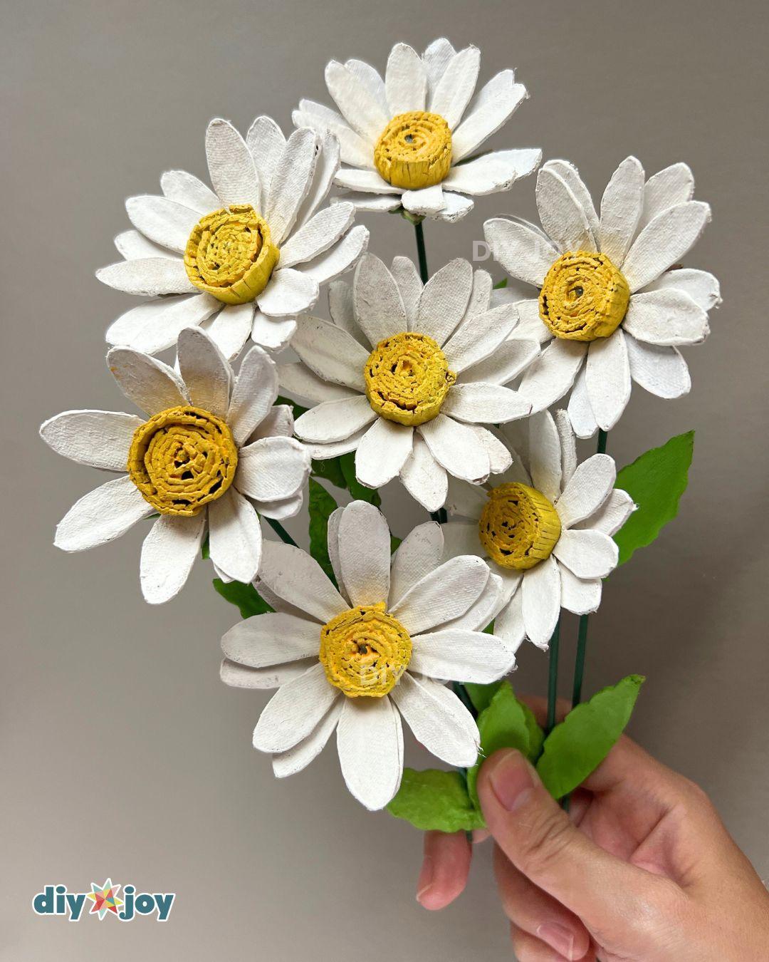 Easy Egg Carton Daisy Flowers — egg carton daisy