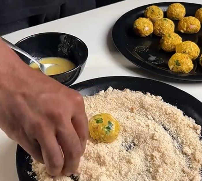 How to Make Egg Lollipop