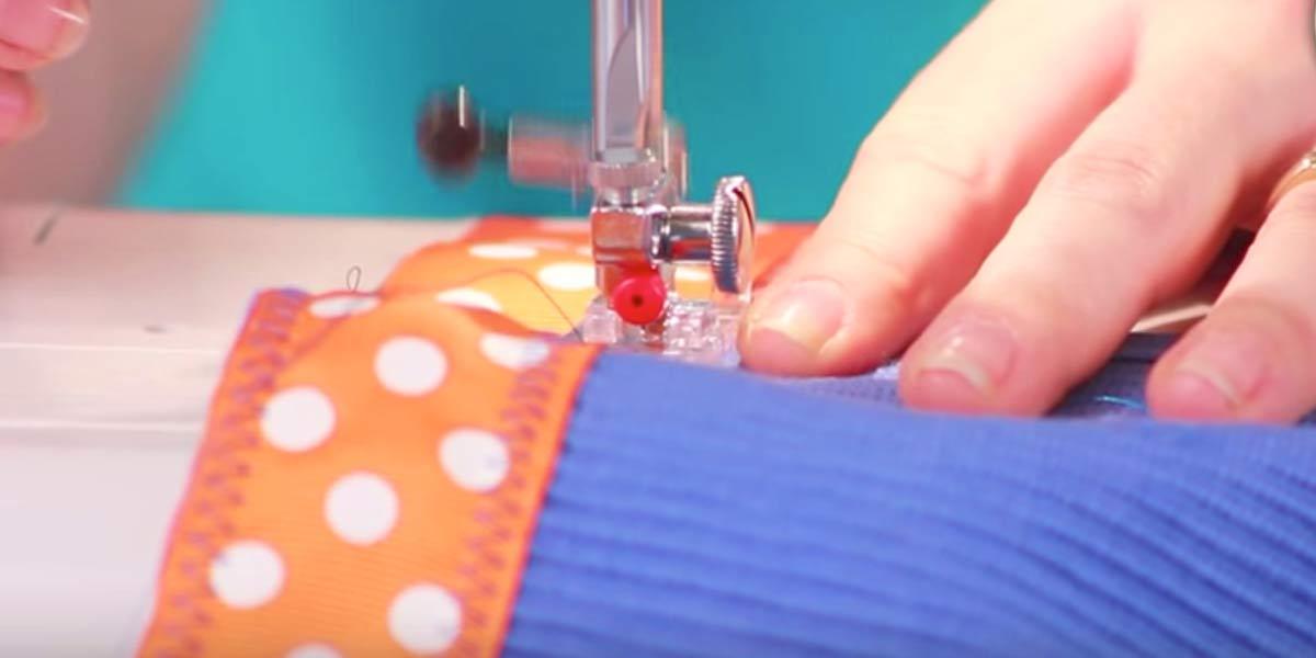 Watch The Clever Thing She Makes Out Of A Placemat And It’s A Great Summer Project For Kids Too!