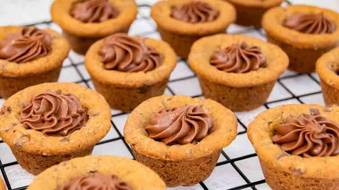 2-Ingredient Chocolate Chip Cookie Cups