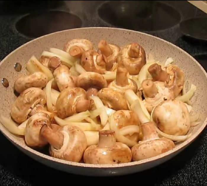 Easy To Make Skillet Garlic Mushrooms And Onions