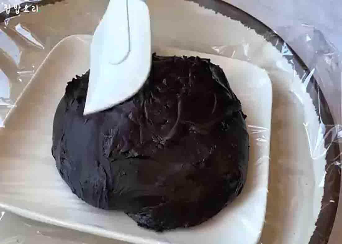 Freezing the chocolate bites