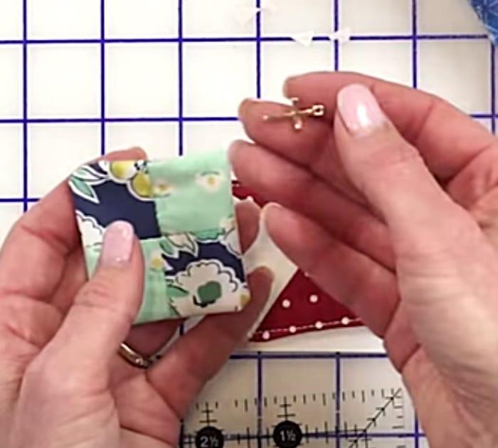 How to Make a Pocket Prayer Quilt - Sewing Ideas for Gifts - Prayer Quilt Sewing Pattern and Tutorial
