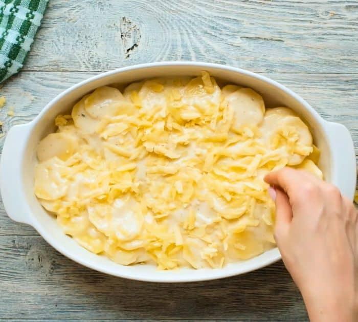 8-Ingredient Potatoes Au Gratin Recipe Dish