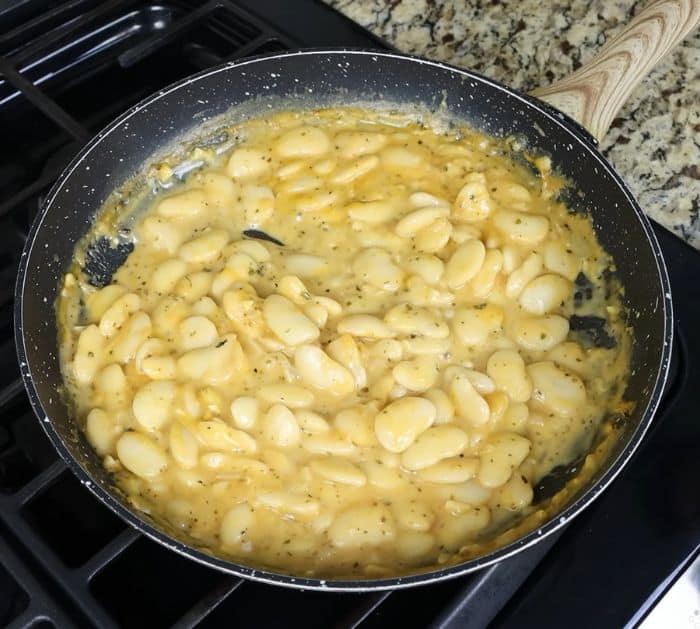 How to Make Creamy Garlic Butter Beans