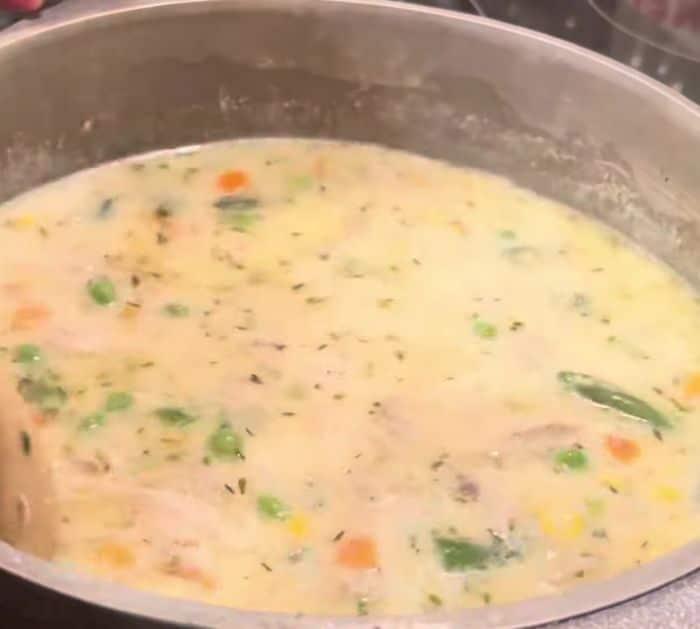 Easy Creamy Chicken Pot Pie Soup Recipe