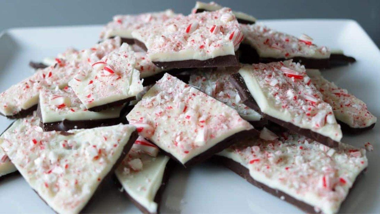 Easy 4-Ingredient Peppermint Bark Recipe