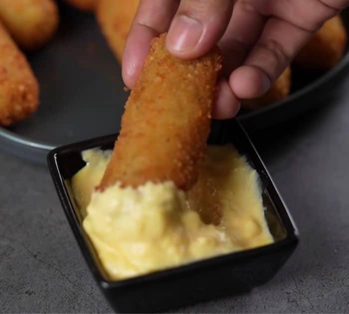 Easy and Cheap Potato Cheese Fry with Cheese Sauce Recipe