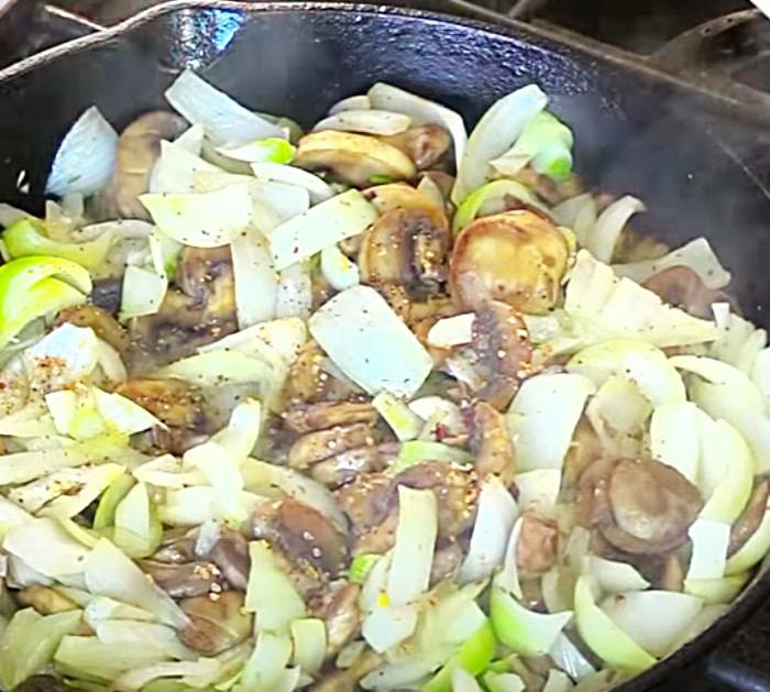 Make mushrooms And Onions To Go With Grilled Sugar Steak