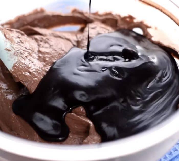 Easy To Make Rich Chocolate Butter Cake
