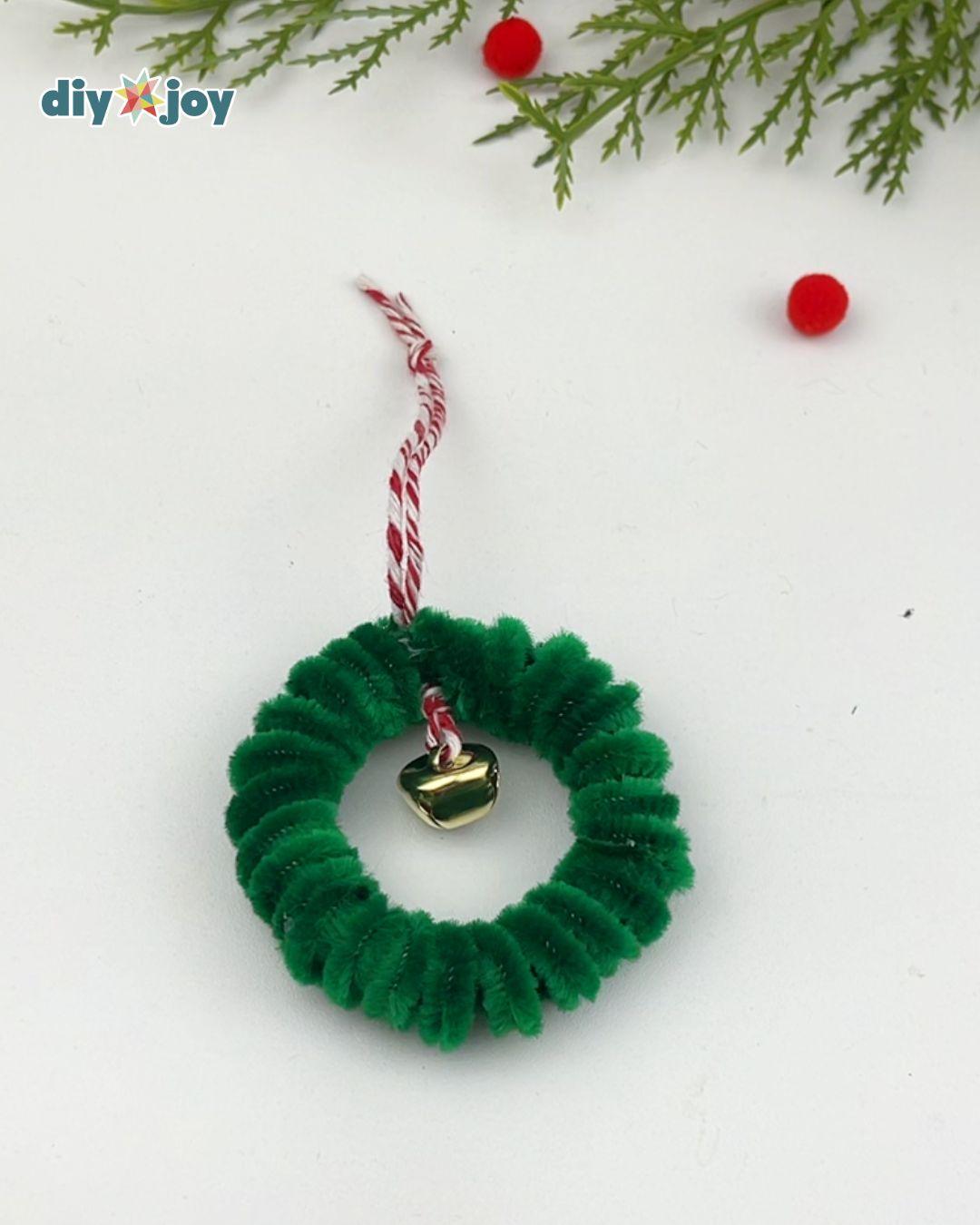 Homemade Christmas Ornament Pipe Cleaners — adding the bell
