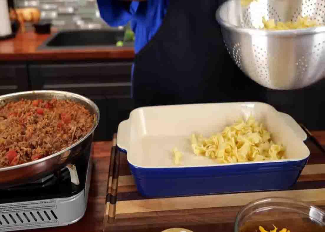 Assembling the beef noodle casserole