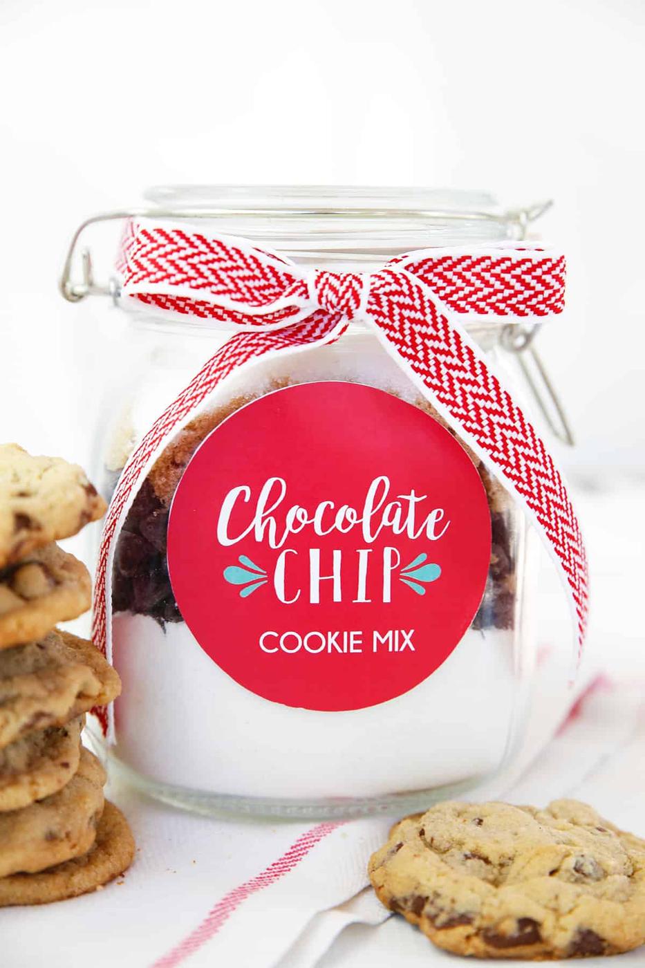 Chocolate Chip Cookie Mix In A Jar, low effort but it never looks that way and a homemade touch that beats another gift card