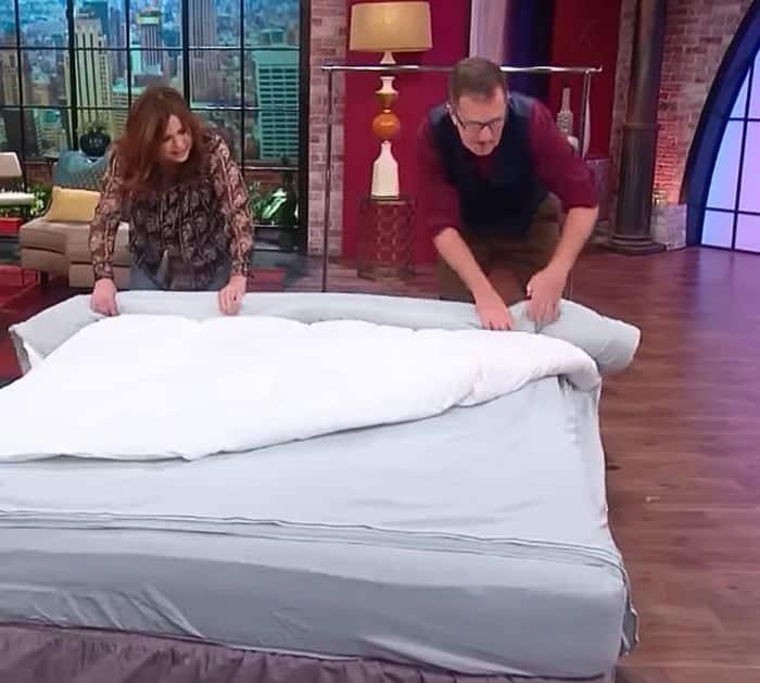 How to Put Duvet Cover On a Comforter