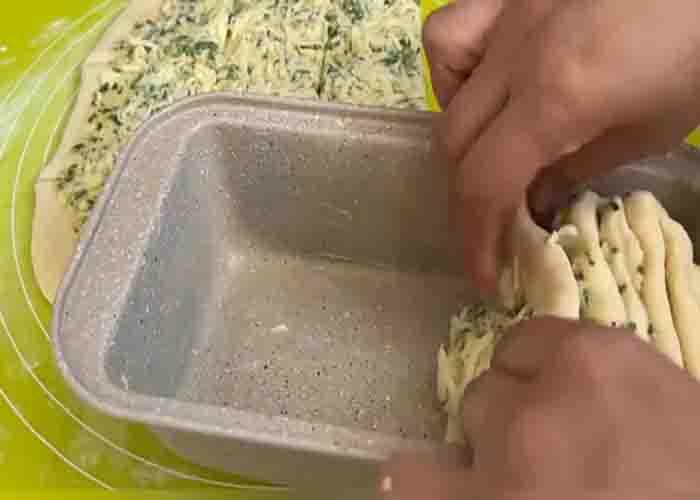 Making the pull-apart cheese garlic loaf