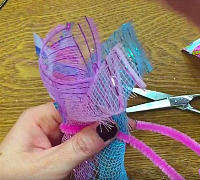 Make a beautiful cheap easy quick Mesh Easter Wreath for the front door of your home.