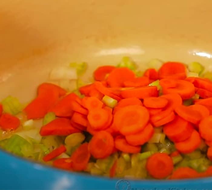 Easy Ways to Make Chicken Pot Pie - Homemade Pot Pie Recipes
