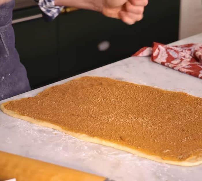 Easy Dulce de Leche Cinnamon Rolls Ingredients