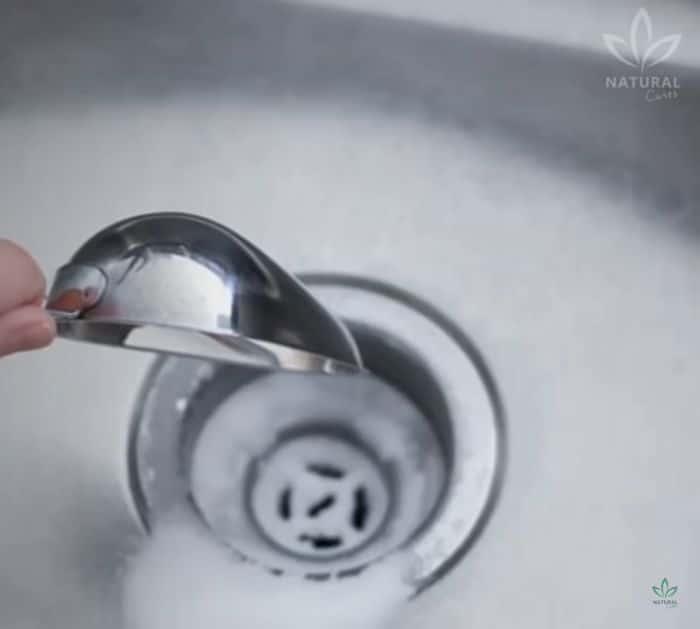 5 Easy Ways to Unclog Drains Detergent