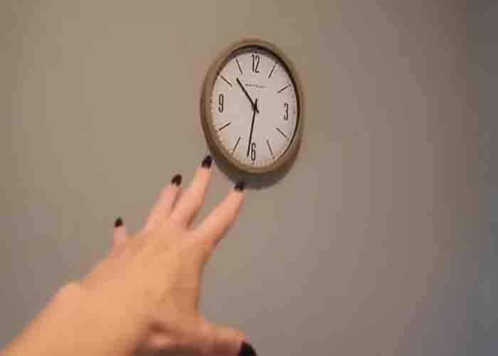 Folding laundry with a set time every day
