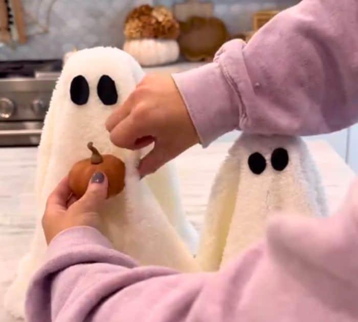 Cute Mini Sherpa Ghosts DIY Project