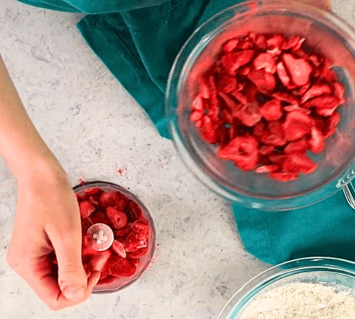 How to Make Strawberry Sugar Cookies