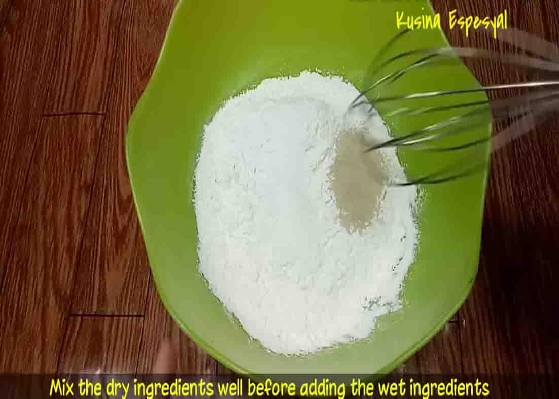 Mixing the dry ingredients for the pizza dough base