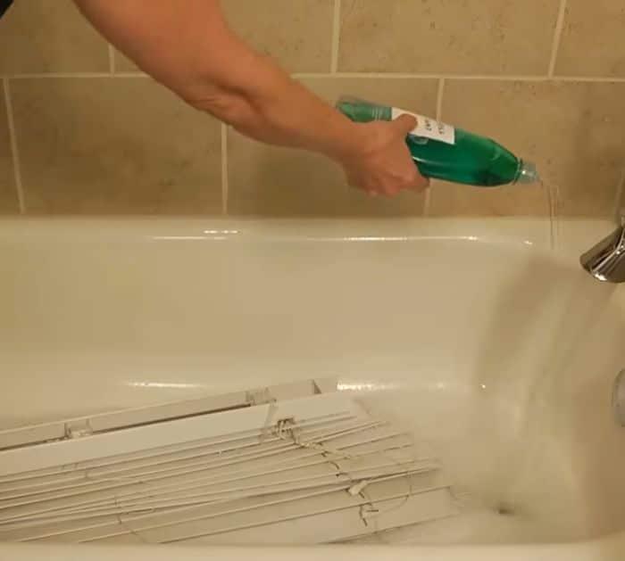 How to Deep Clean Window Blinds