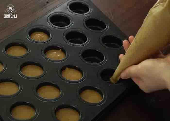 Molding the coffee bean bread