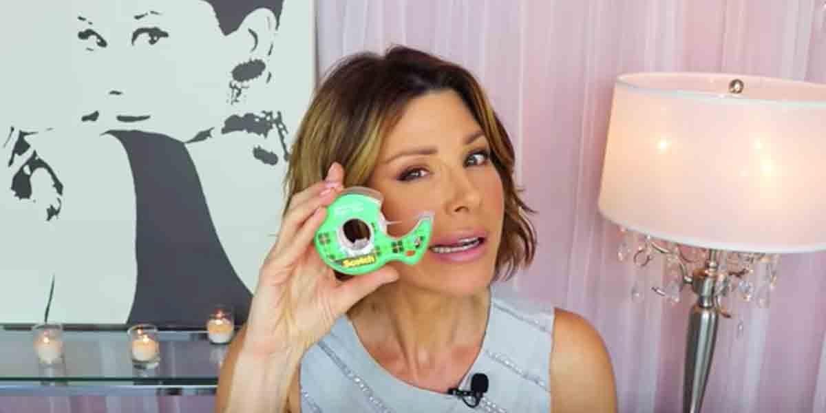 This Gal Shares A Clever Trick She Does With Scotch Tape That Is Brilliant. Watch!