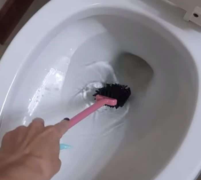 How to Use Toothpaste for Cleaning