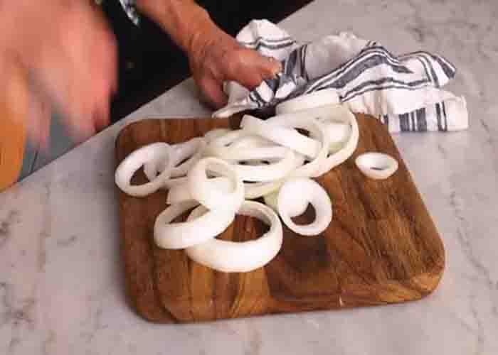 Chopping the onion rings