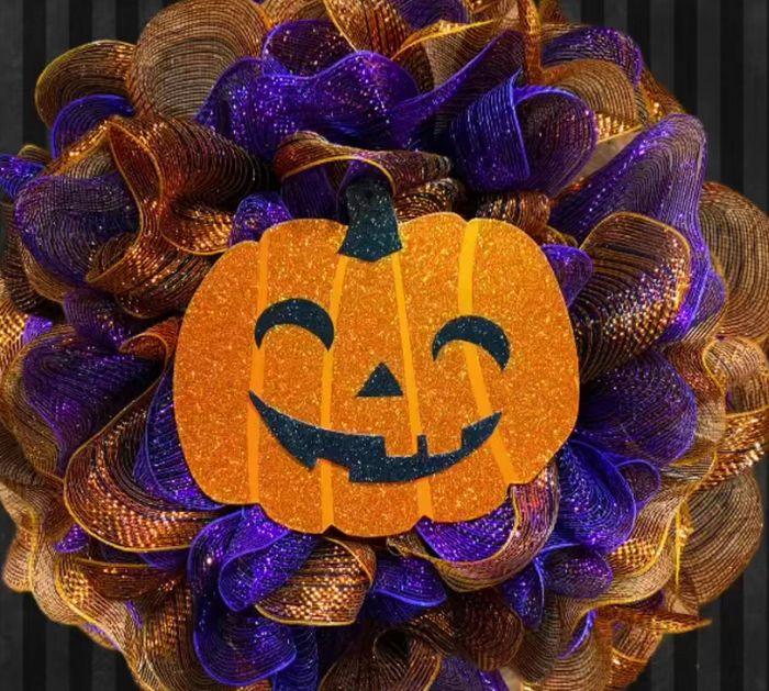 Easy To Make DIY Halloween Pull-Through Wreath