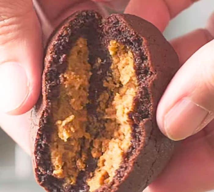 Easy to Make Soft Peanut Butter Chocolate Cookies