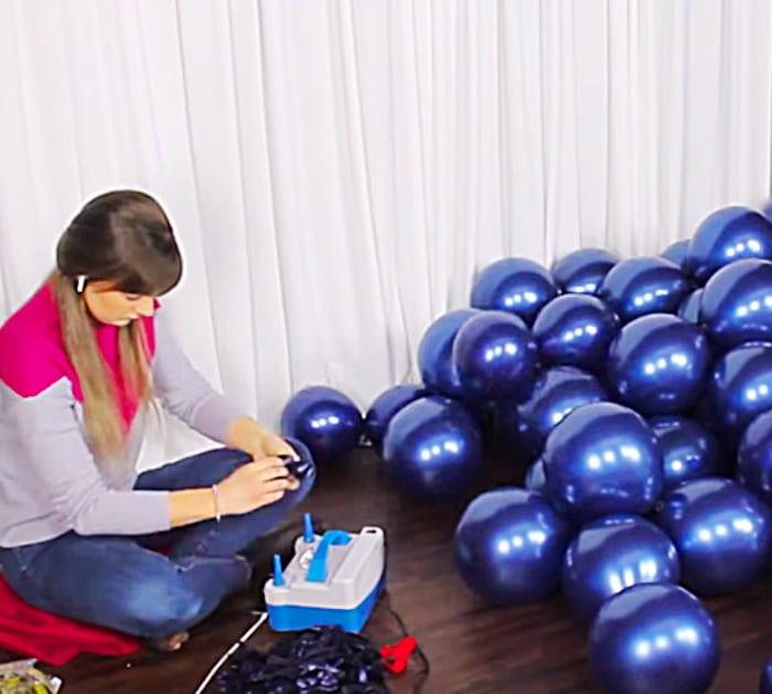 Learn to make DIY Balloon Garland for a NEW Years Eve Party Photo Backdrop