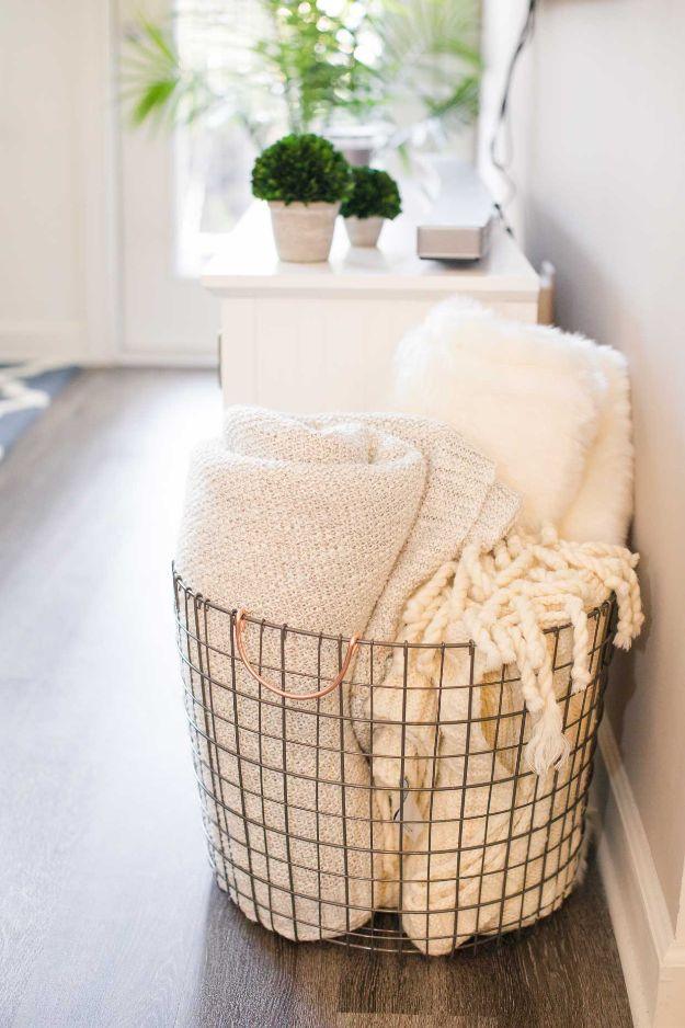 Lightweight Wire Guest Bedding Tote, a practical way to add order without spending much and it is a nice one to bookmark