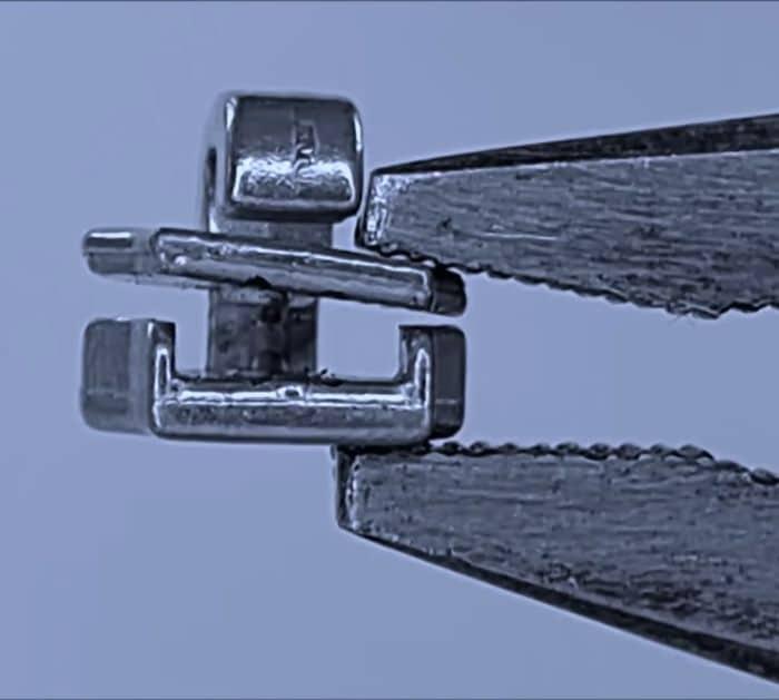 How to Mend a Zipper on a Bag Instructions