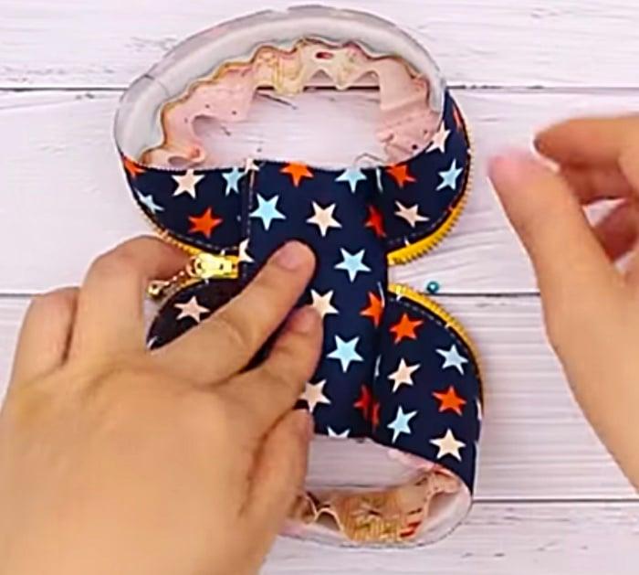 Learn to sew a DIY Cute Makeup Bag with a zipper