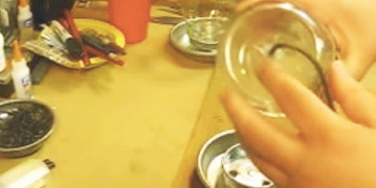 In 5 Minutes, He Assembles Mason Jar And 2 Surprising Items To Make This Brilliant Idea For The Patio