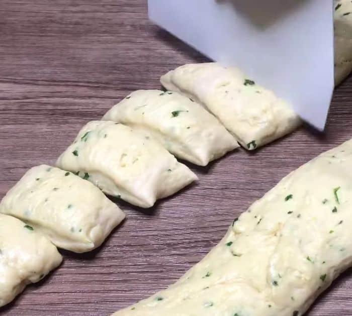 How To Make Garlic Butter Bread Rolls
