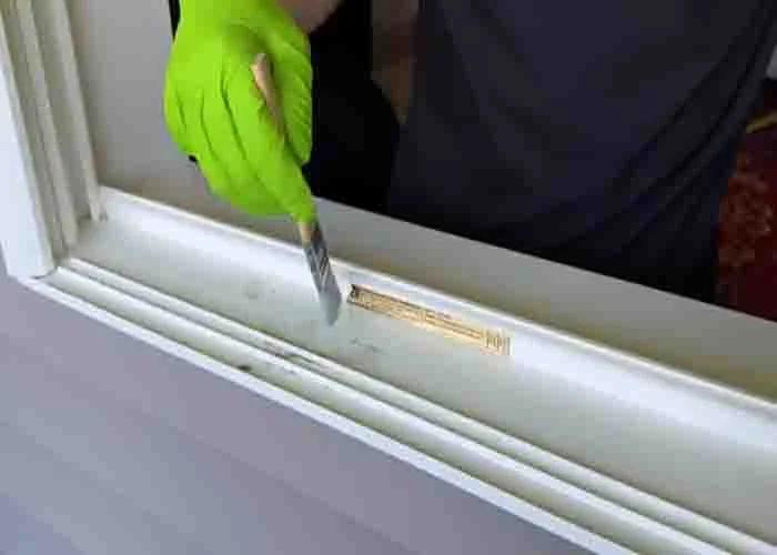 Dusting the window tracks