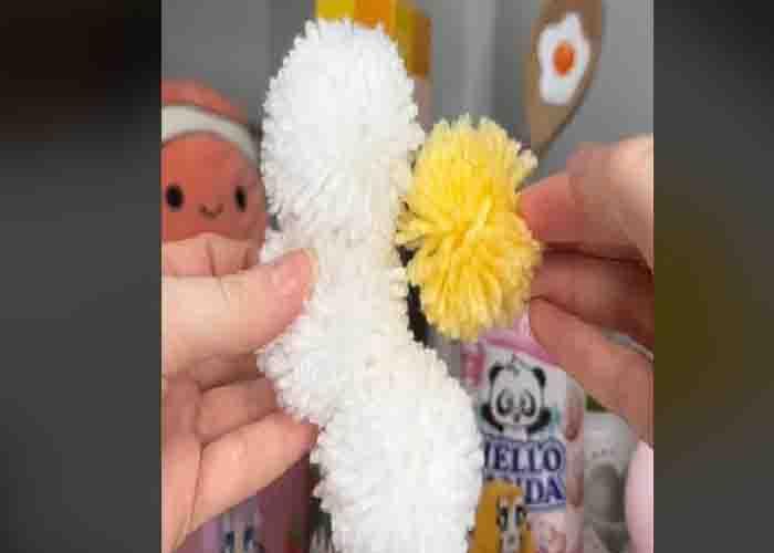 Assembling the DIY flower mug rug