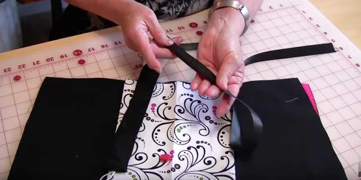 Sewing Tutorial : Folding Fabric Jewelry Case