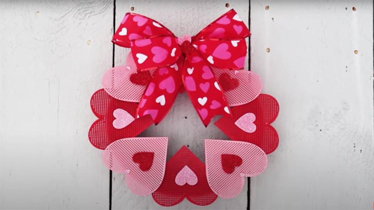 How to Make a DIY Valentine Heart Wreath
