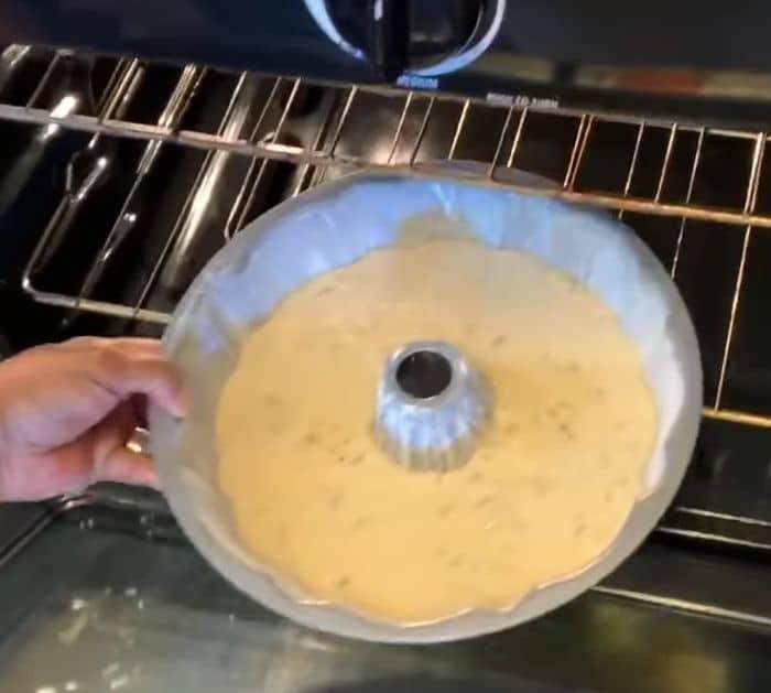 How To Make A Pecan Praline Cake